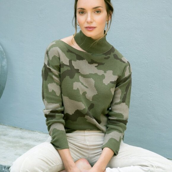 Mystree Sweaters - MYSTREE CUTOUT SHOULDER MOCK NECK SWEATER SIZE SMALL